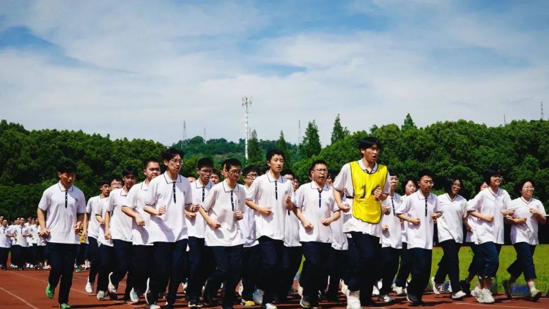 阳光运动 释放心灵——澄潭中学第十五届春季运动会