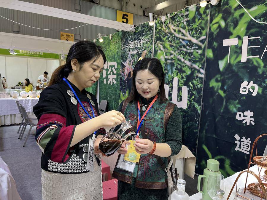 “新茶饮”亮相四川茶博会 折射茶产业发展新趋势(图1)