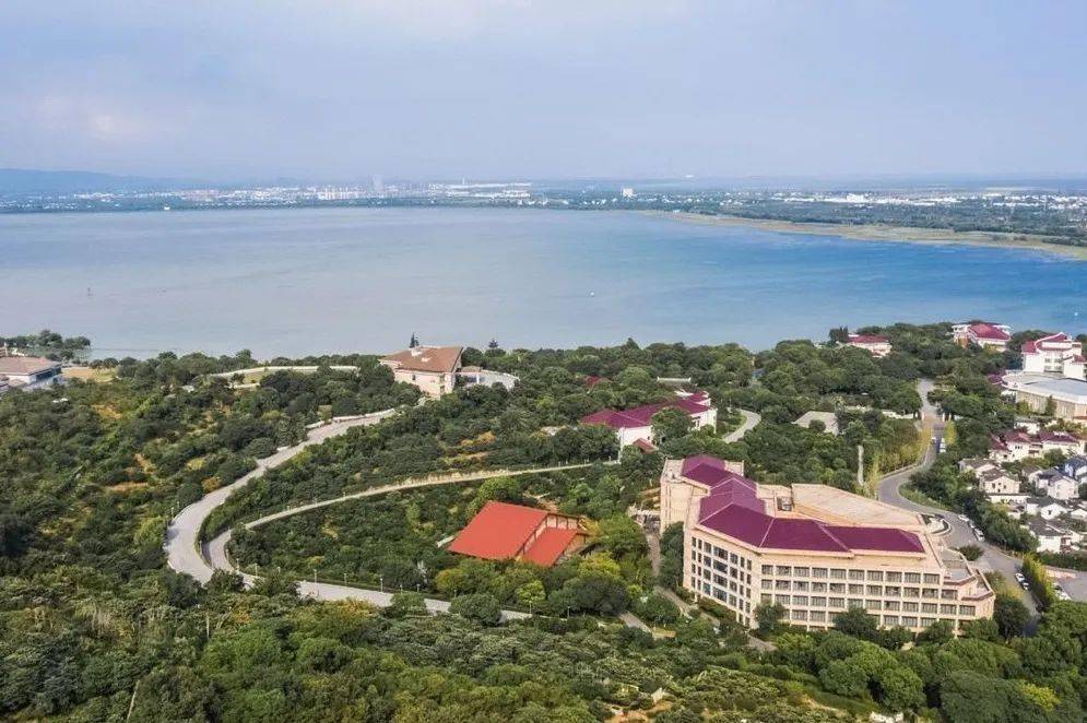 【今日直播|暑期可用】背山面湖花园式国宾馆!