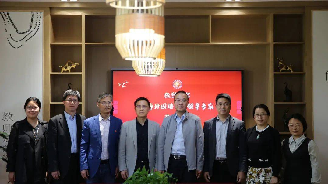 上海外国语大学领导来校签约授牌