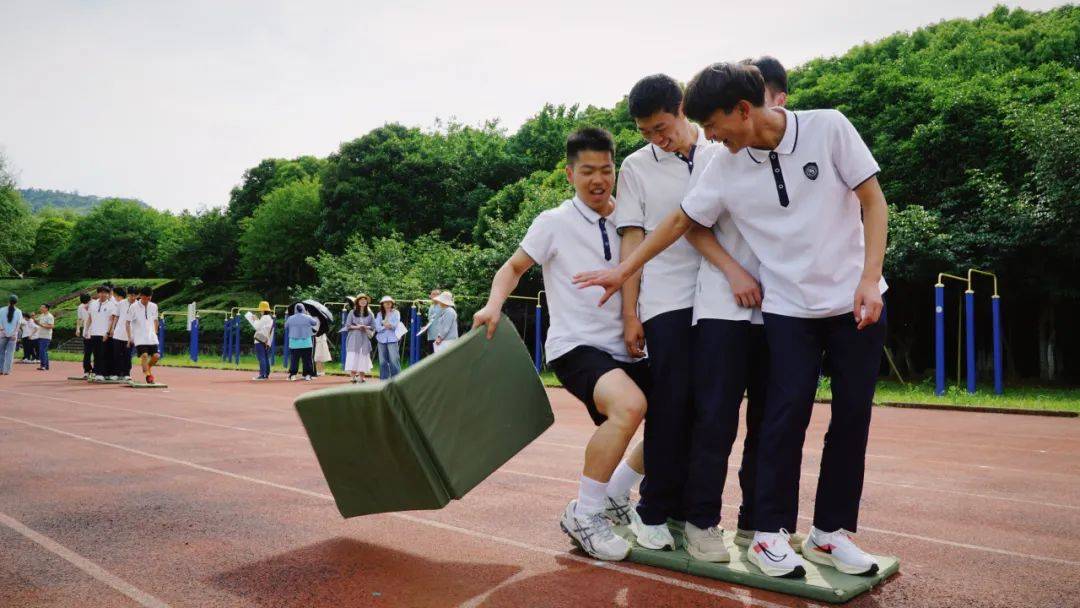 阳光运动 释放心灵——澄潭中学第十五届春季运动会