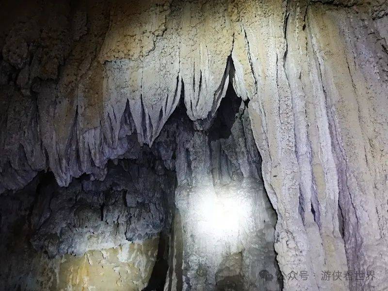 贵州徒步d2:羊皮洞瀑布湿身 钻溶洞重返人间
