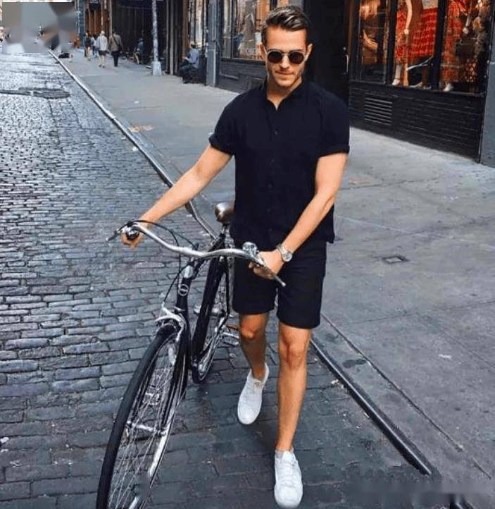 这才是夏天回头率最高的穿法:polo衫 牛仔短裤,洋气舒适又帅气