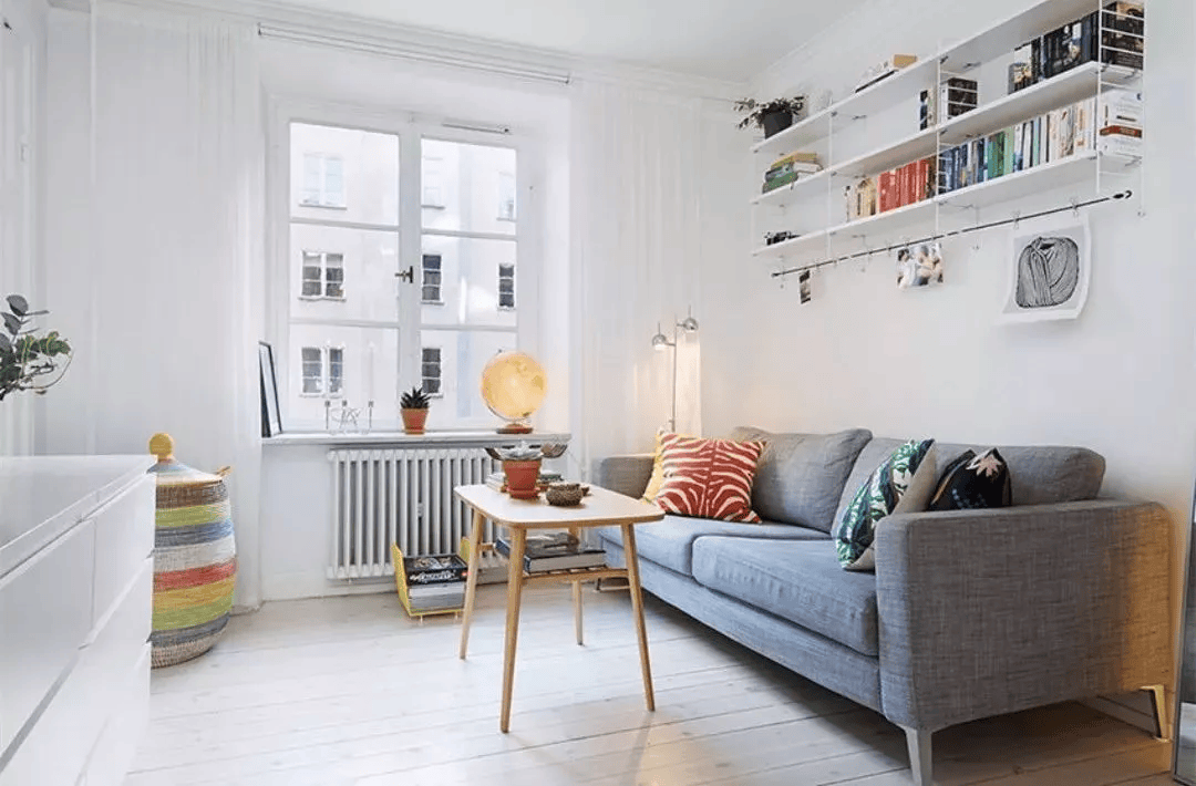 小户型客厅沙发背景墙巧变收纳墙,实用空间翻倍,打造整洁舒适的家