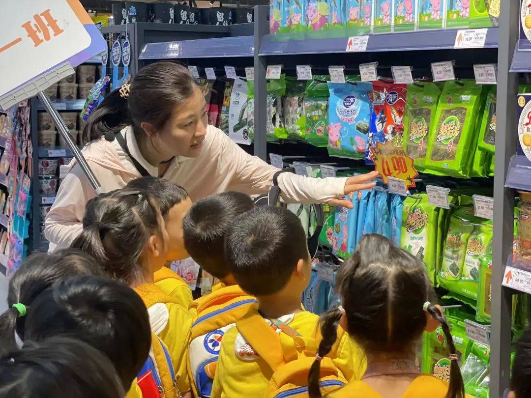 第二幼儿园:萌娃逛超市 成长初体验