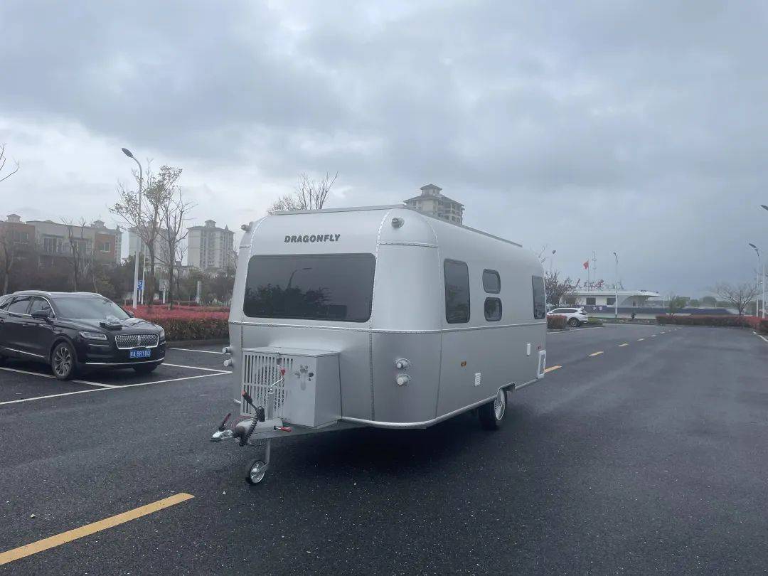 小巧实用,轻盈便携,你想带着这样的小蜻蜓拖挂房车一起露营么