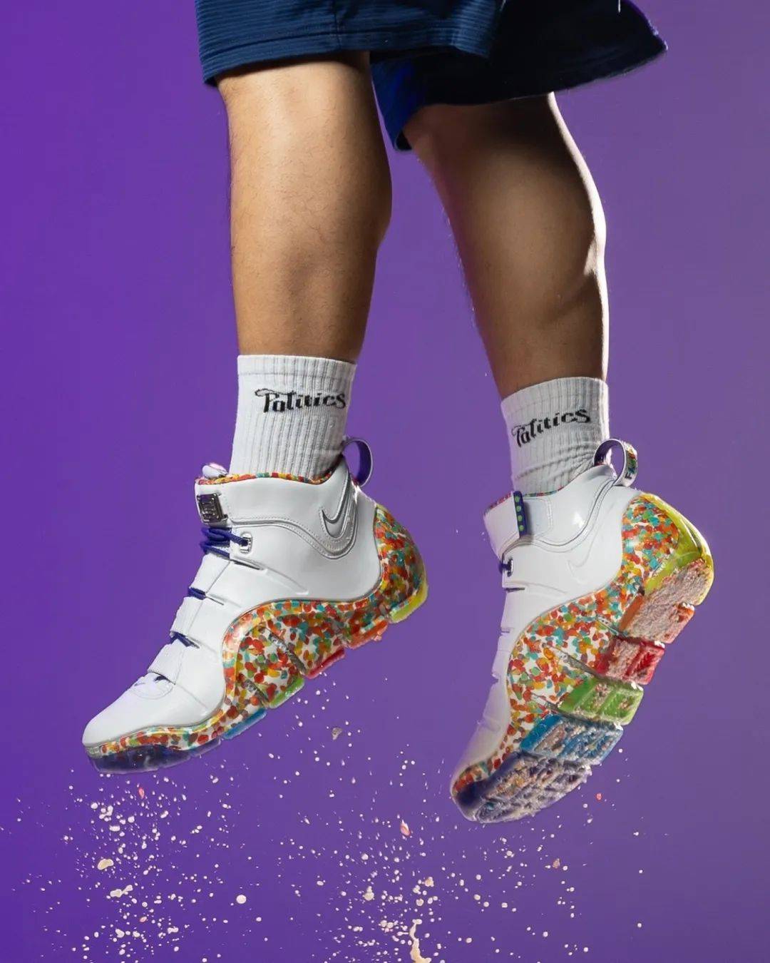 加上特殊配色的加持,目前 12xx 的市价,更显难得.