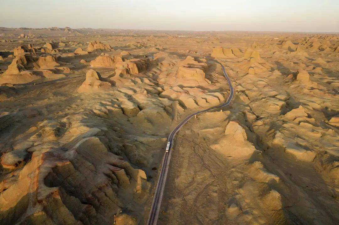 沙漠公路起点终点图片
