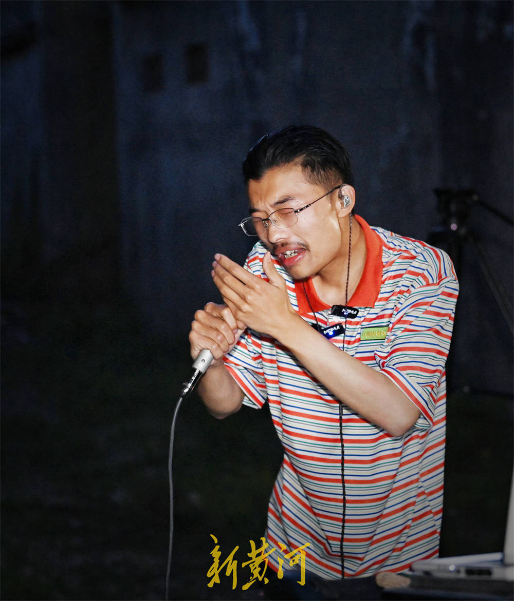 别让"最丑直播"毁了"郭有才"