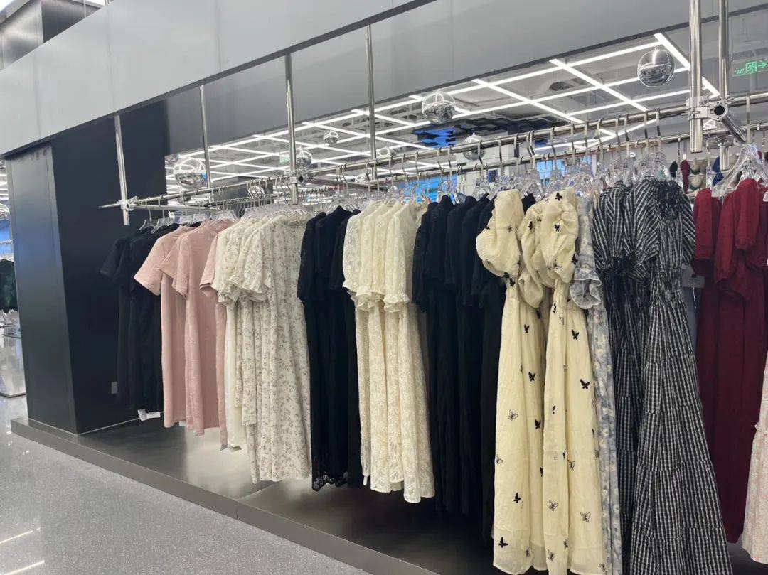 我们去了成都最有争议的大码女装店