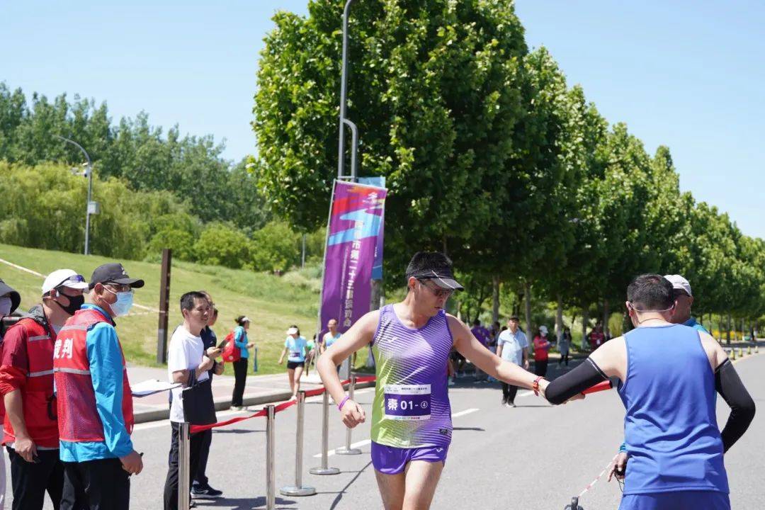 捷报!秦淮区代表队夺得第二十三届市运会趣味接力跑比赛第一名