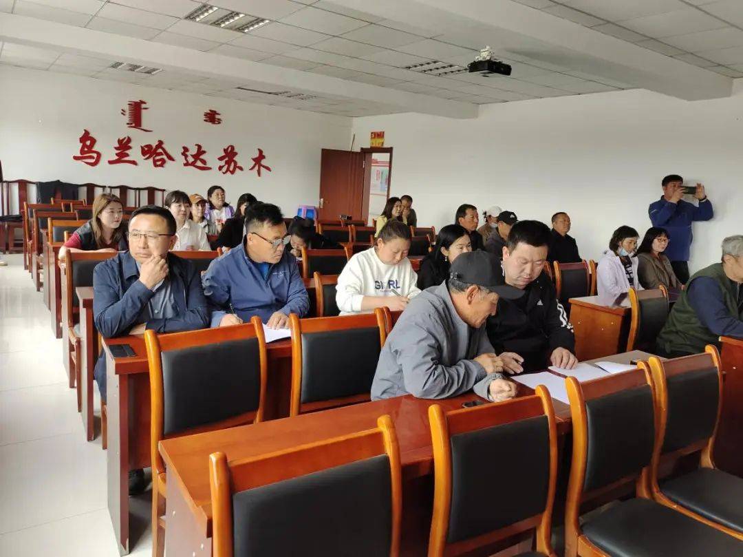 巴雅尔图胡硕市场监督管理所联合乌兰哈达苏木召开餐饮企业燃气和消防