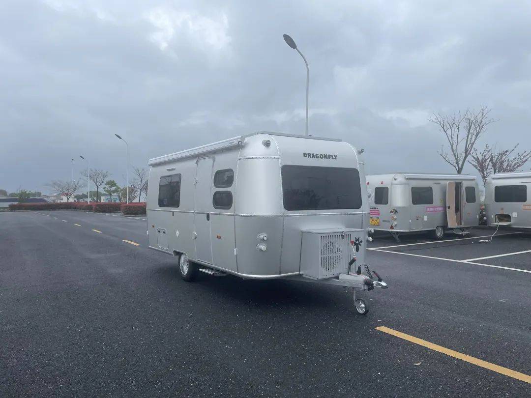 小巧实用,轻盈便携,你想带着这样的小蜻蜓拖挂房车一起露营么