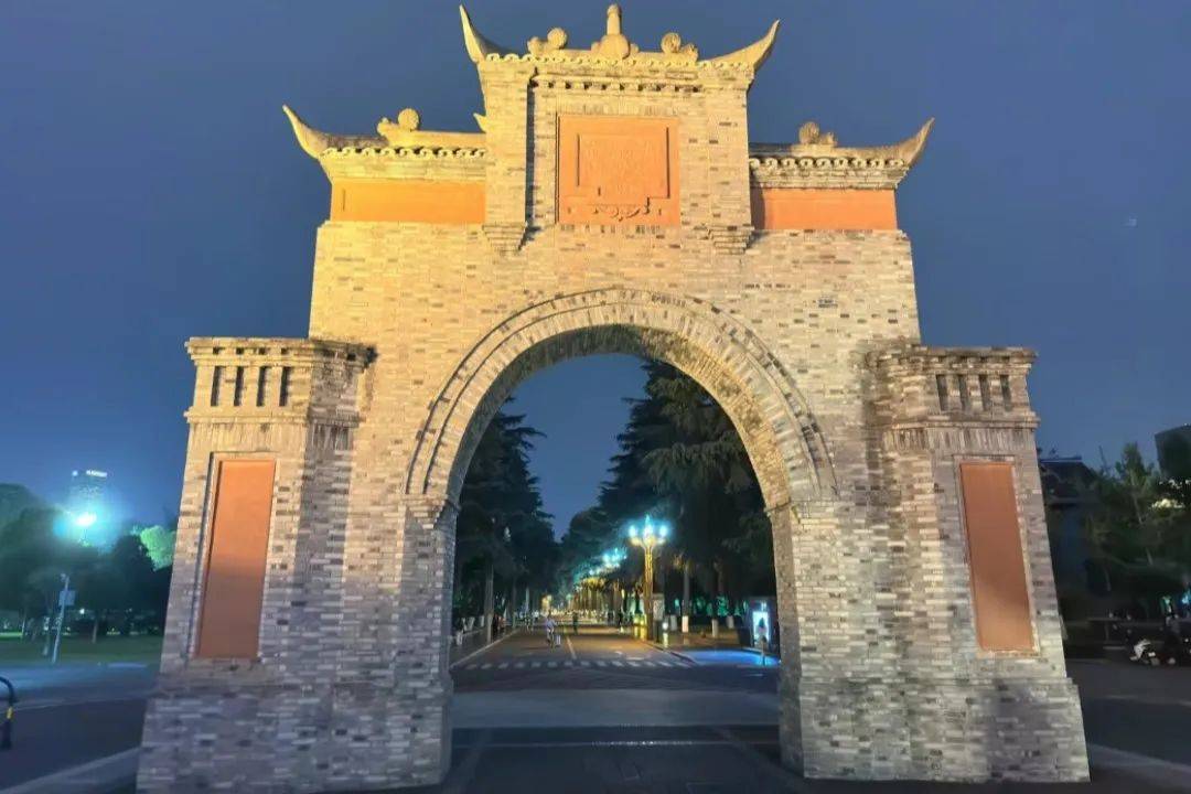 今天,我来到了川大.