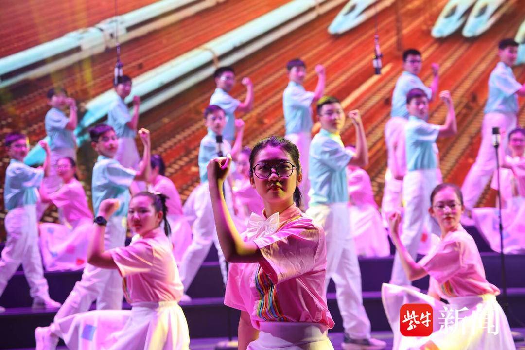 镇江三中:激情飞扬歌声亮,梦想起航西府行