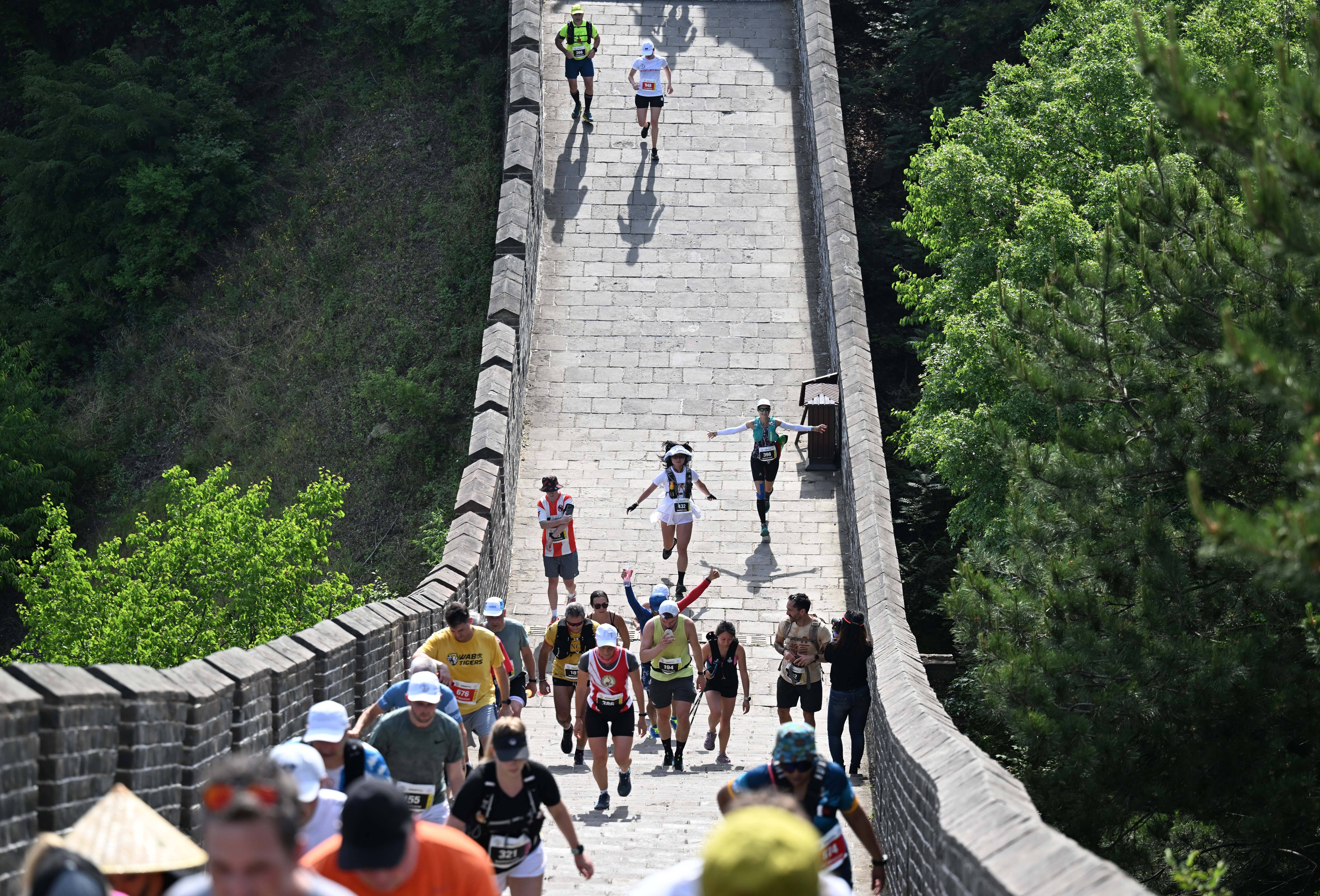 第21届天津黄崖关长城国际马拉松鸣枪开跑_比赛_新华