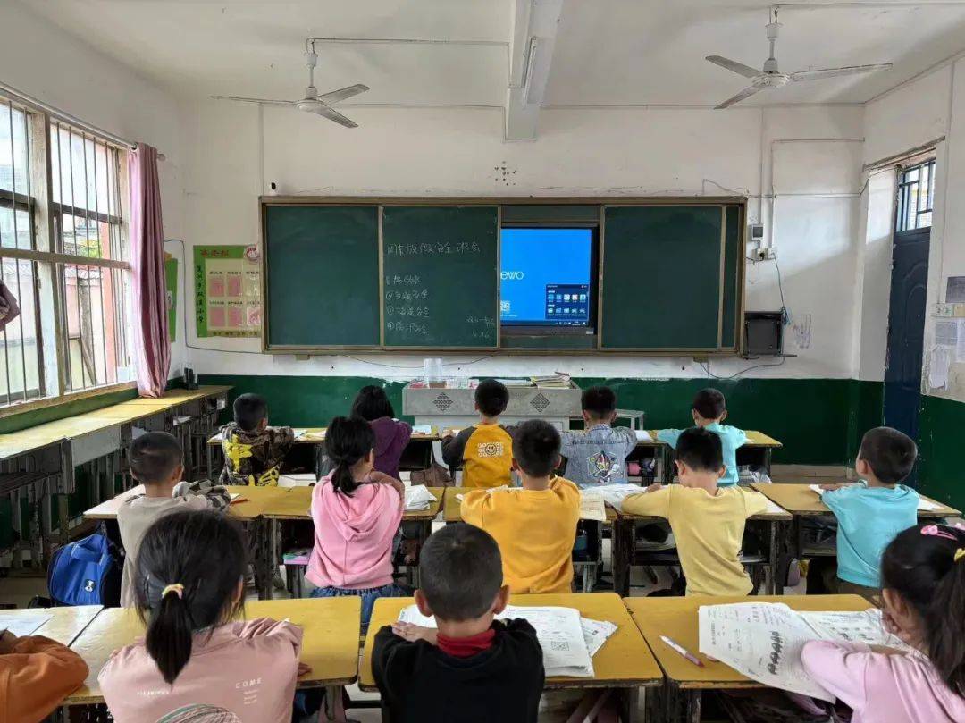 永新县莲洲乡小学积极推行"1530"安全教育