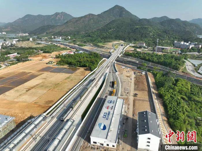 杭温高铁启动联调联试 完善长三角城际铁路网建设