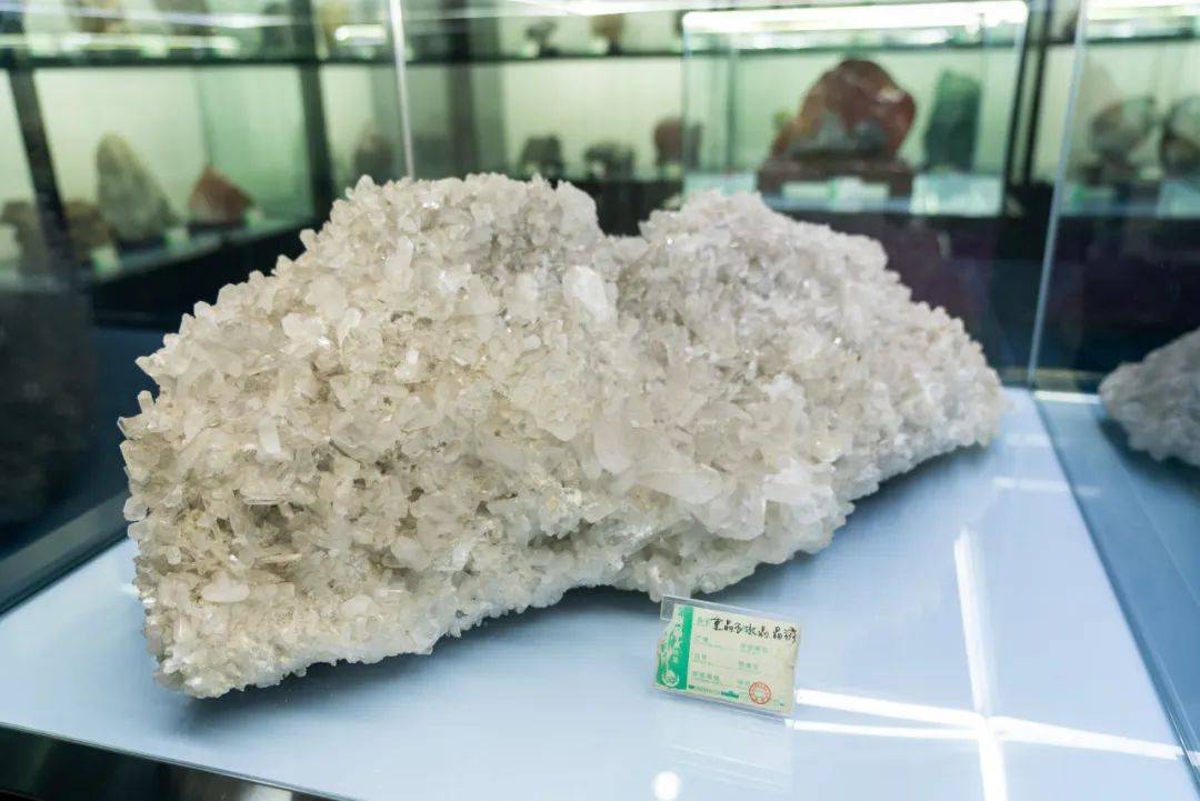 进入vr校史馆馆内有15项试听多媒体,20项展览场景,物件,影像,灯光