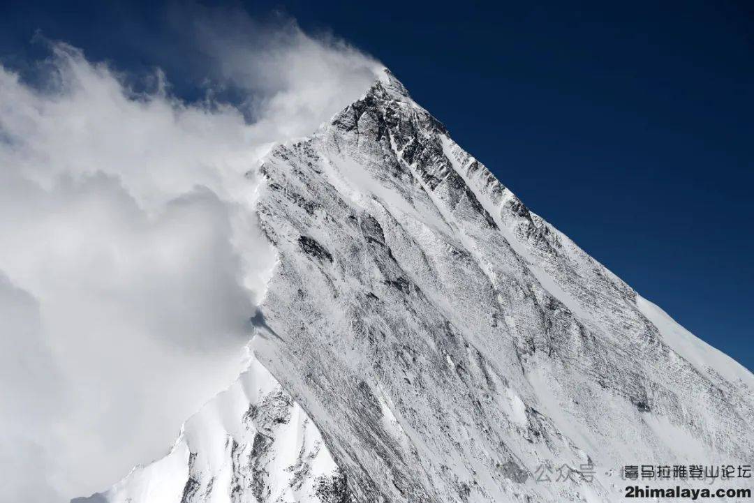 com截至此刻,珠穆朗玛峰南坡有约97人次登顶,今年春季,尼泊尔旅游局向