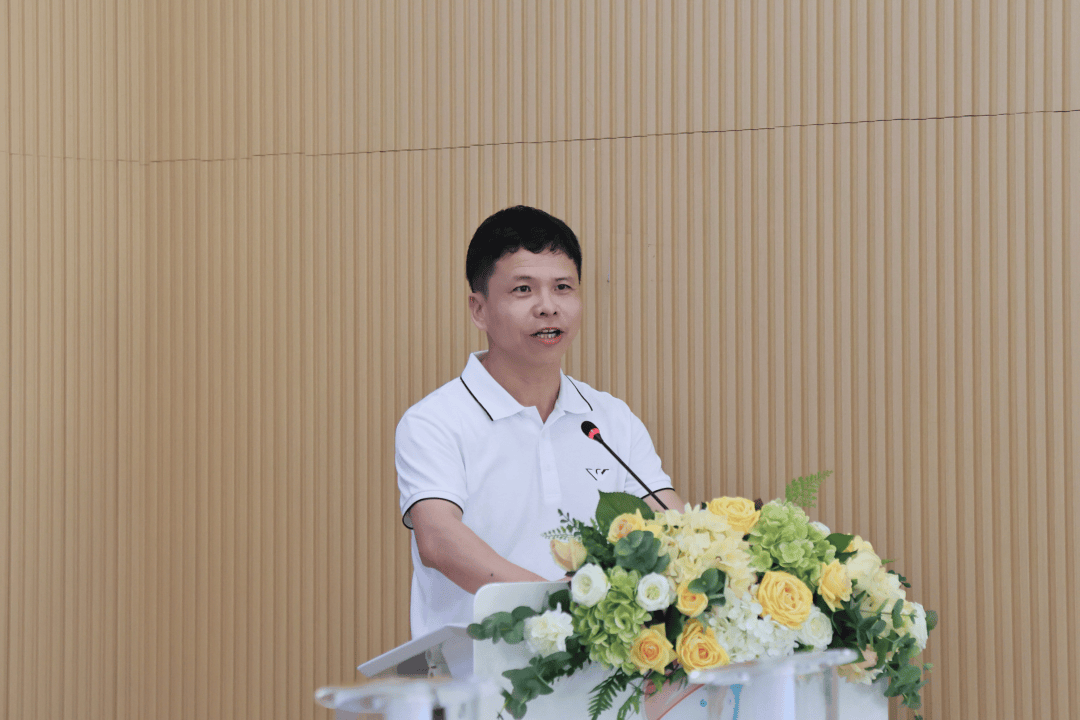 翔安区教育局副局长黄双明致辞开幕式上,翔安区教育局副局长黄双明和