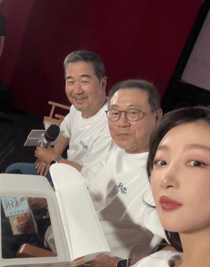 看完周冬雨高中时的照片,完全理解为何她被张艺谋相中,太水灵了