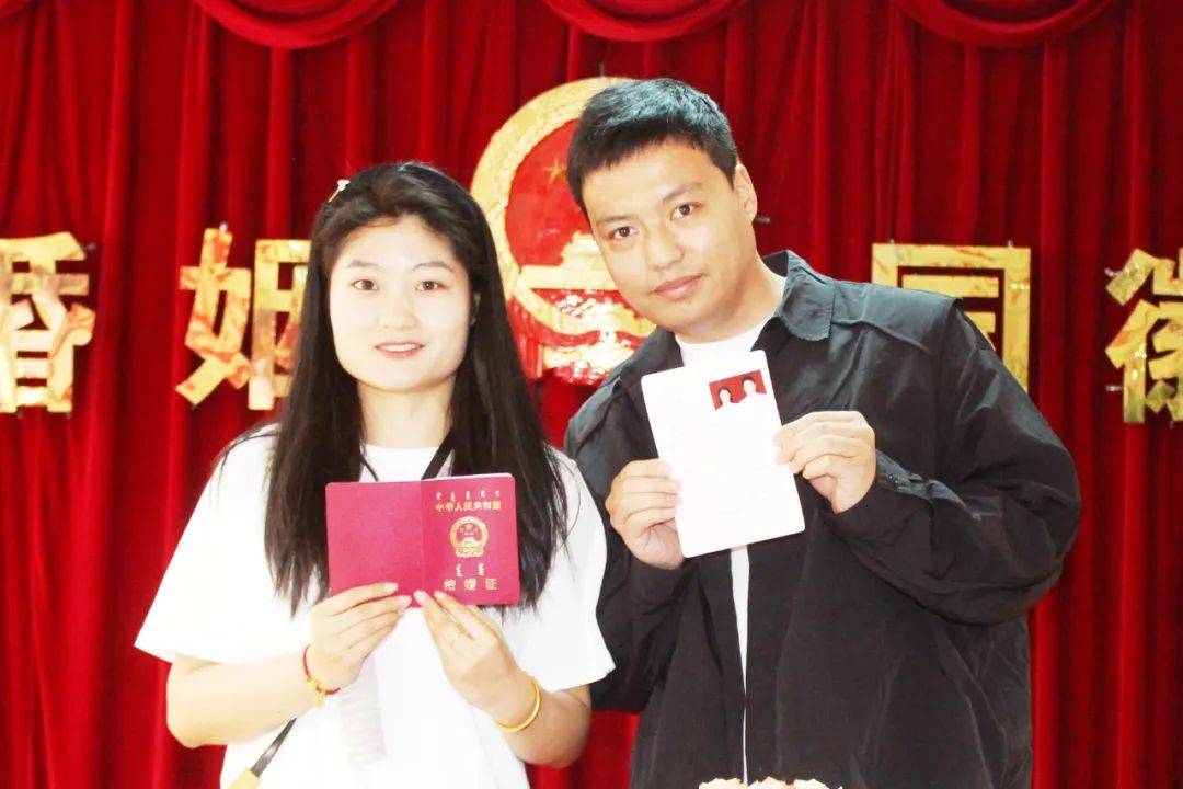 阿荣旗:文明相伴 携手幸福_婚俗_结婚证_爱情