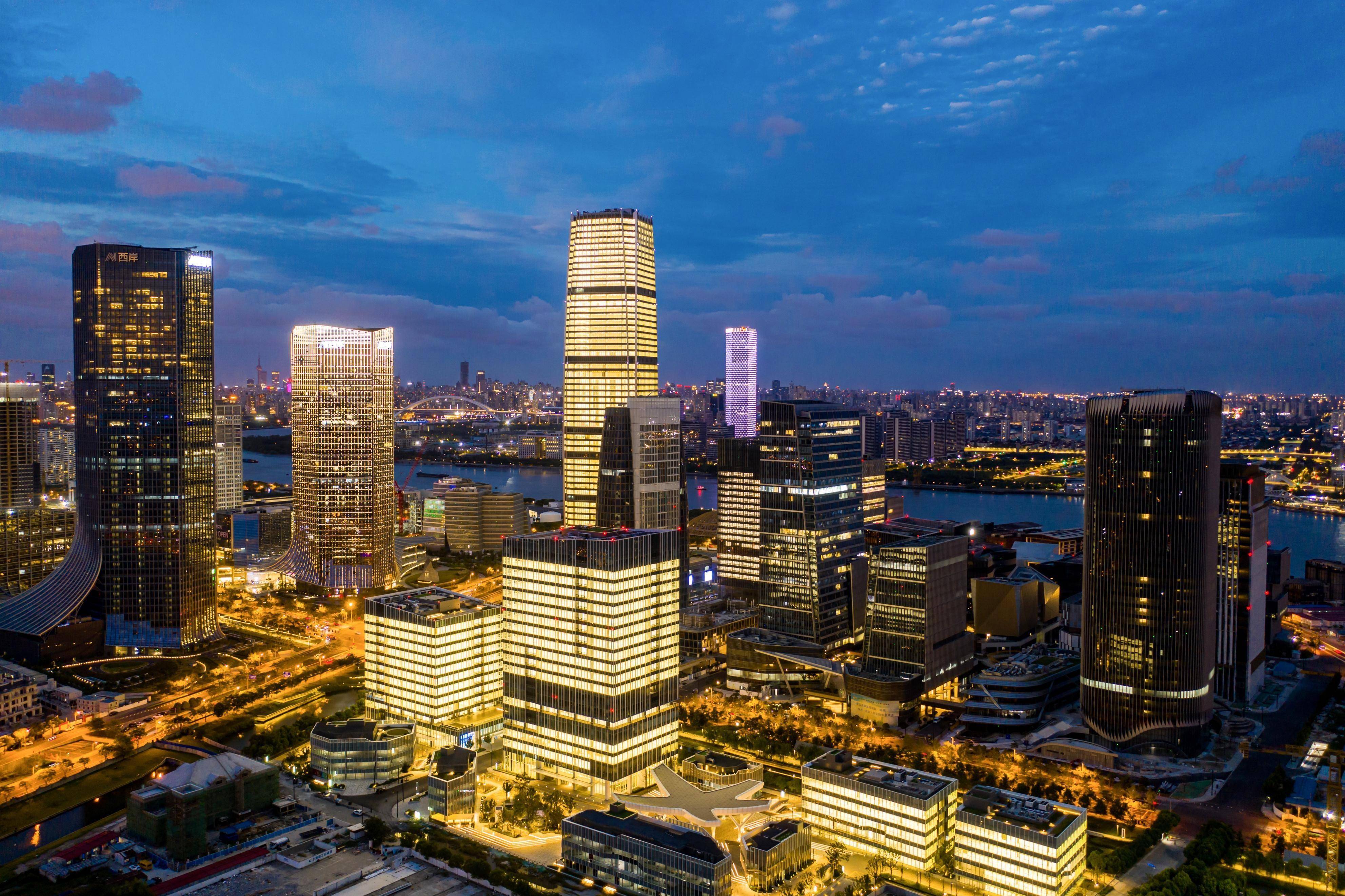 北京的夜景和上海的夜景相比,谁更霸气?我更喜欢上海