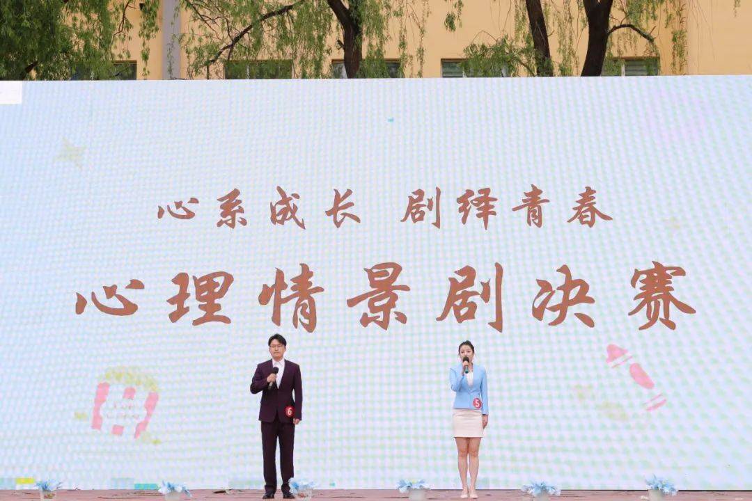 "小搭档大绽放""小物件大世界"本场比赛还邀请到了佳木斯大学大手拉小