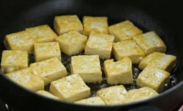 教你做糖醋脆皮豆腐，简单几步就能出锅，外脆里嫩超下饭！