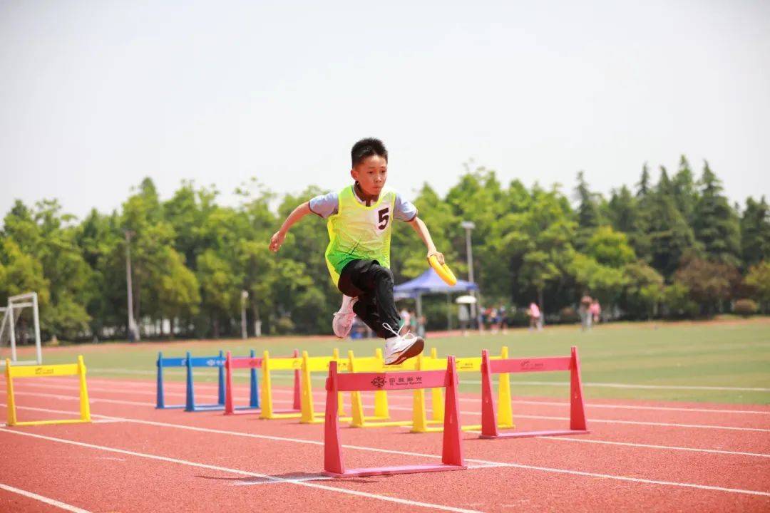 年青少年阳光体育联赛第四十届小学生田径运动会少儿趣味田径比赛落幕
