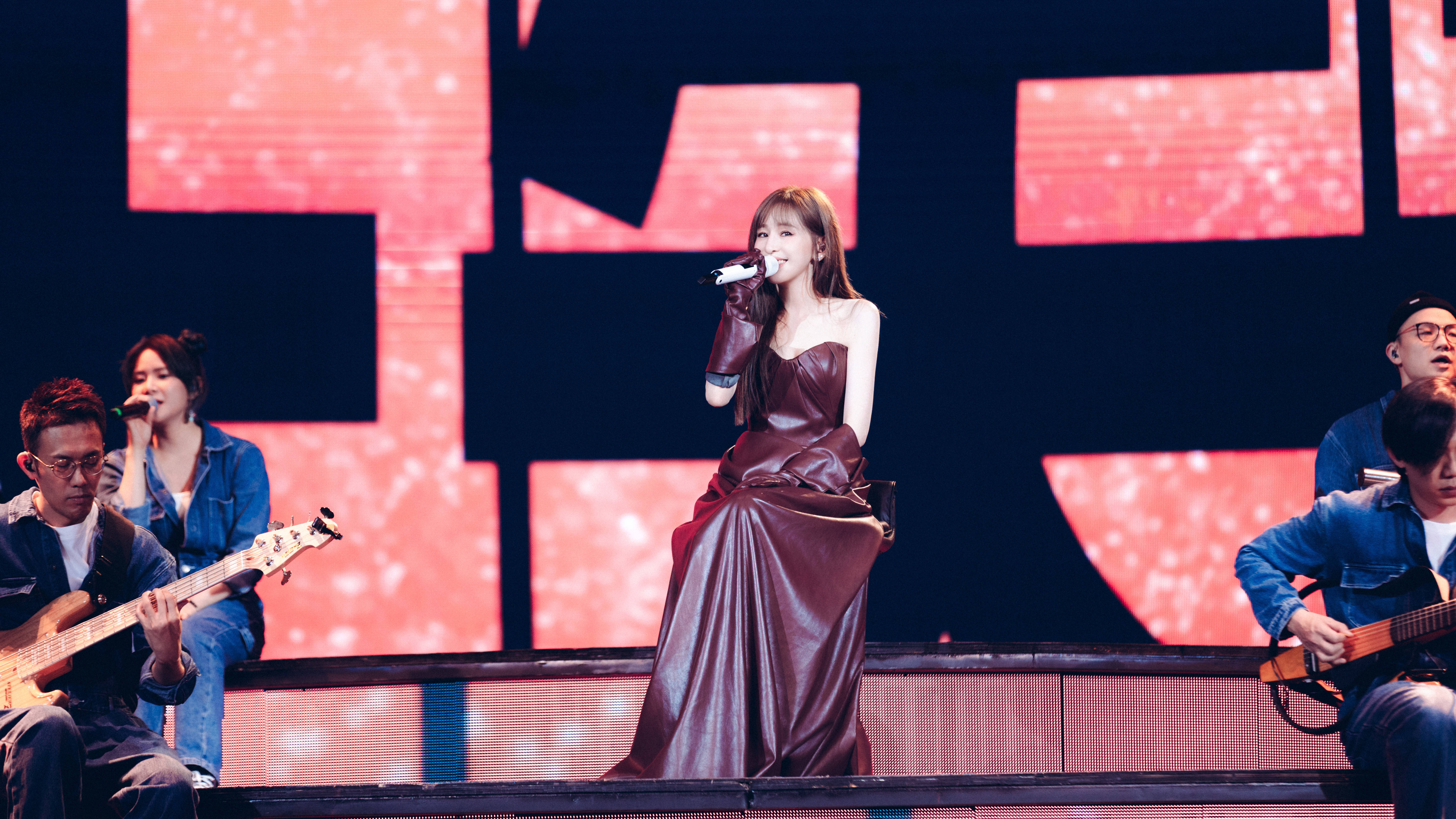 王心凌"sugar high"巡演登陆佛山,卡祖笛吹奏《黏黏黏黏》被观众大赞"