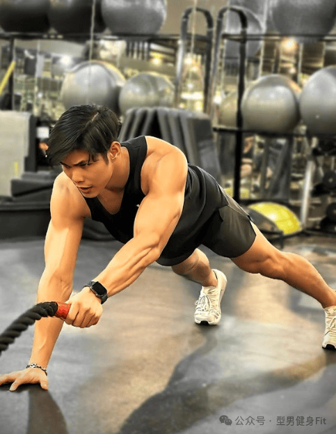 阳光帅气的泰国小哥