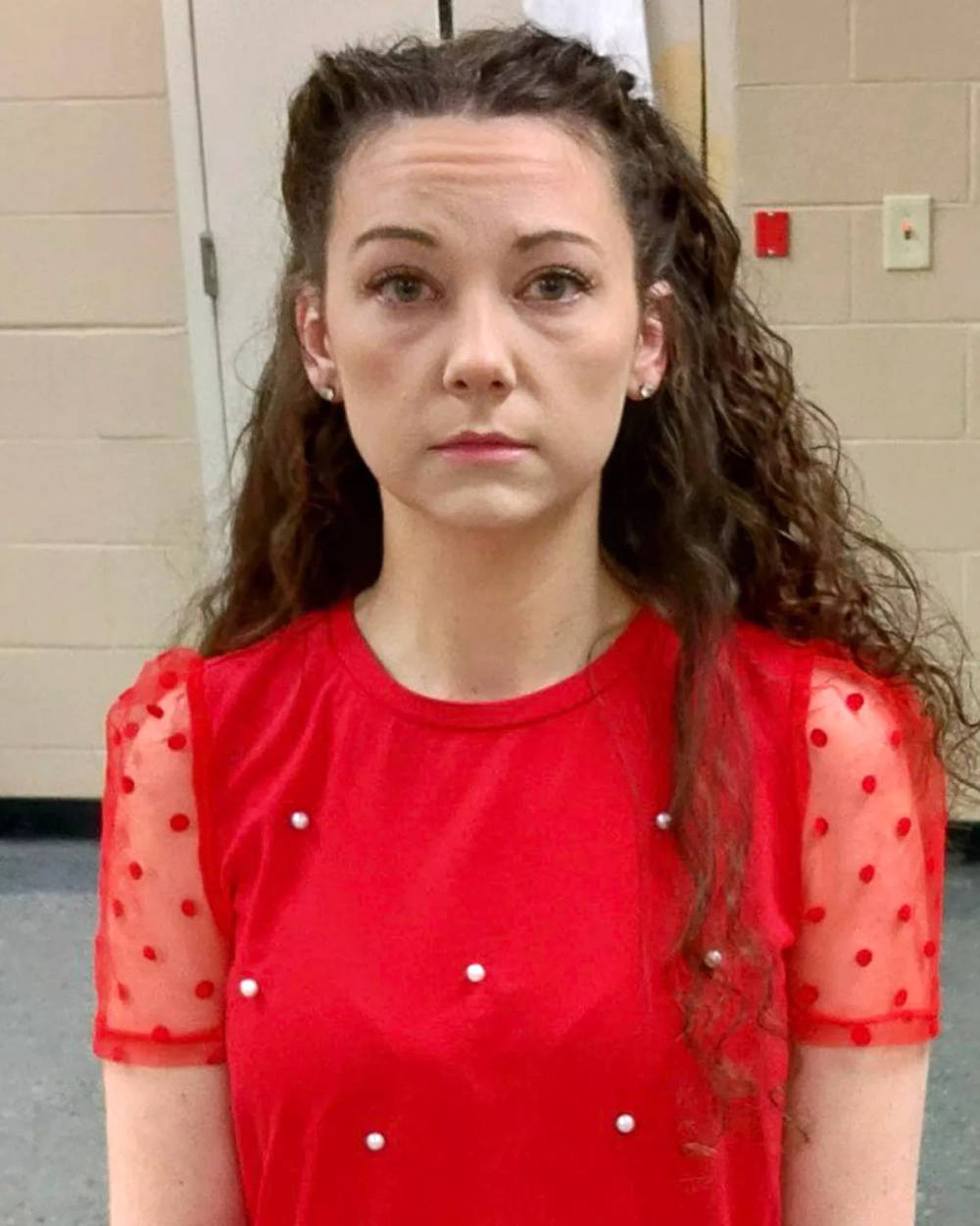 美国女教师入狱13年,和未成年男生多次"行为不当",曾因受爱戴上电视