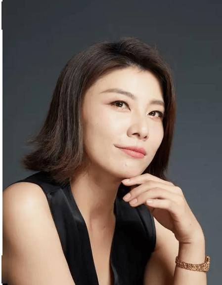 到底是向金钱低头,还是为艺术献身