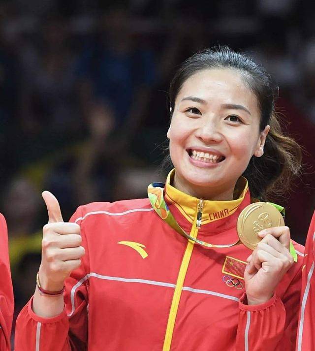 中国女排魏秋月:亚洲二传女神,嫁郎平助教,与丈夫15岁练球相识