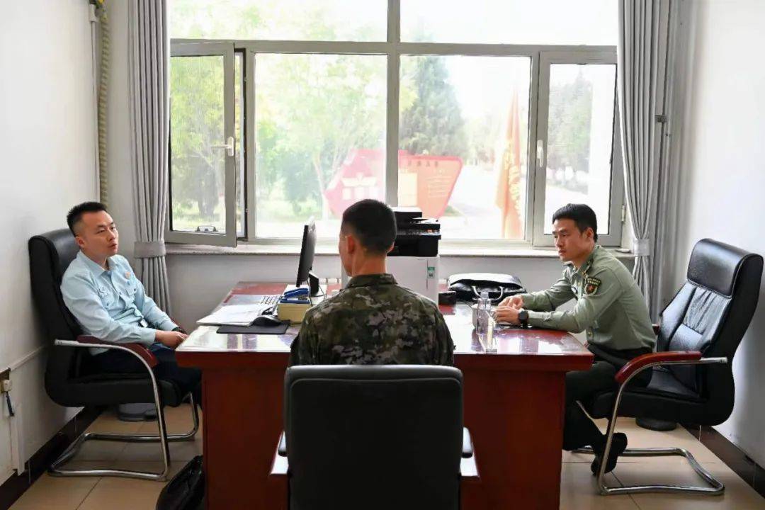武警内蒙古总队"五个服务"到基层活动侧记①——走进乌海支队