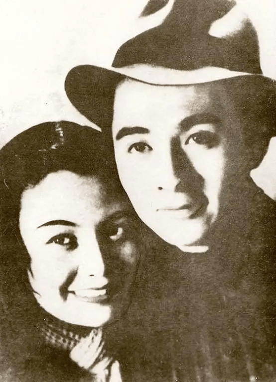 1936年,江青和唐纳的结婚照,看江青的长相,有点不一样_国民党_蓝苹