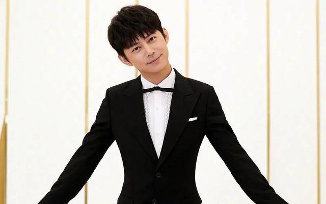 何炅《歌手2024》舞台的神来之笔;精准救场