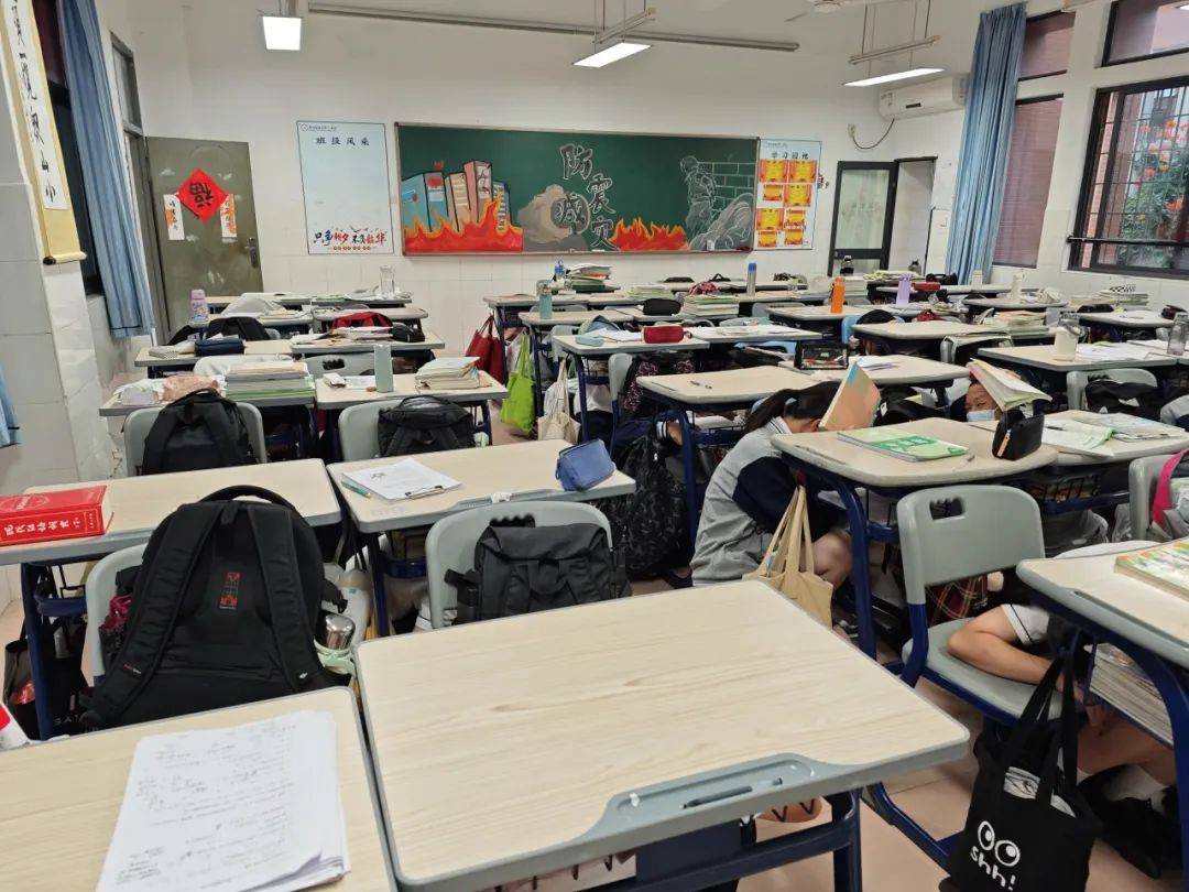 台商区一中开展防震应急疏散演练_图片_出处_版权