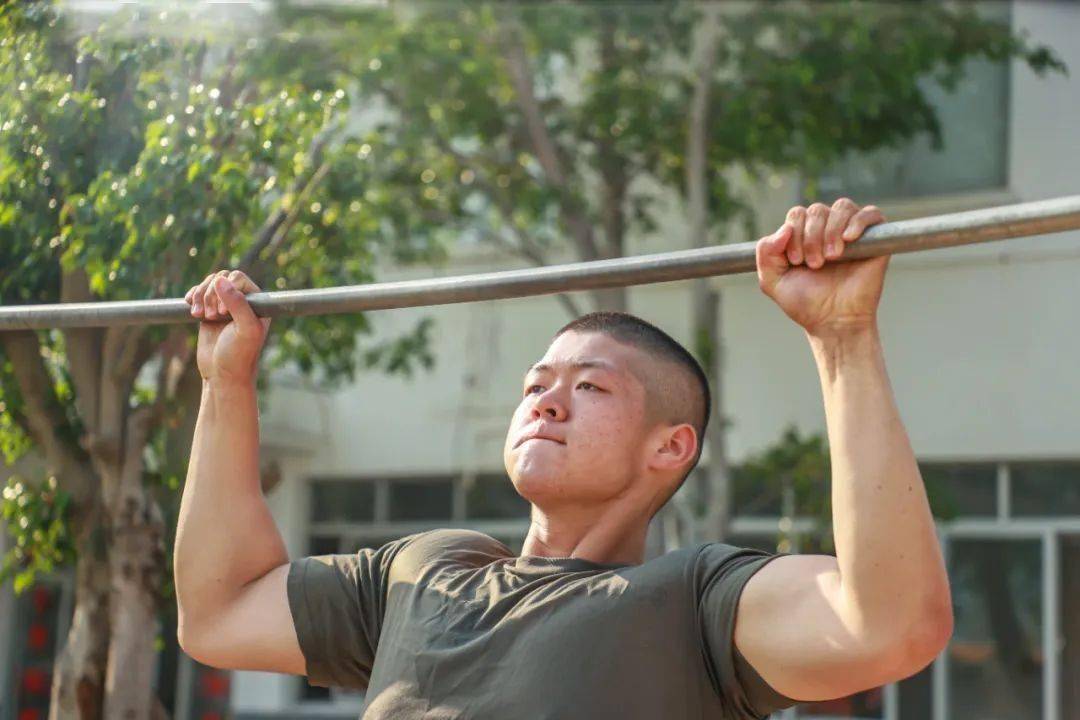 284斤小伙减重112斤,圆梦军旅!