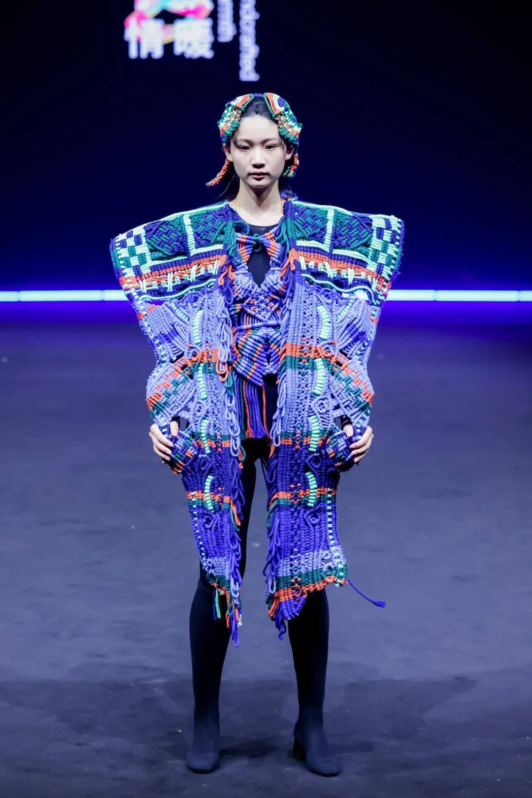 左右滑动,查看更多刘斌作品《阊阖锦梦》艺术设计学院代表作品名称