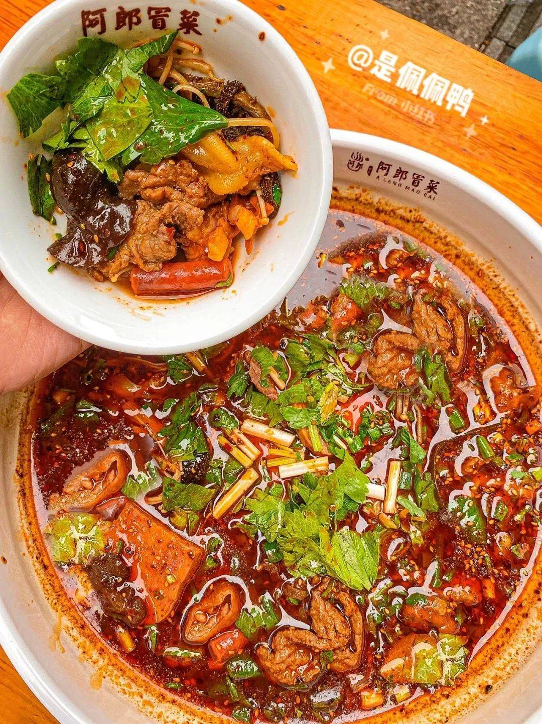 能逛能吃还出片!乐山这条老街彻底被王鹤棣带火啦09