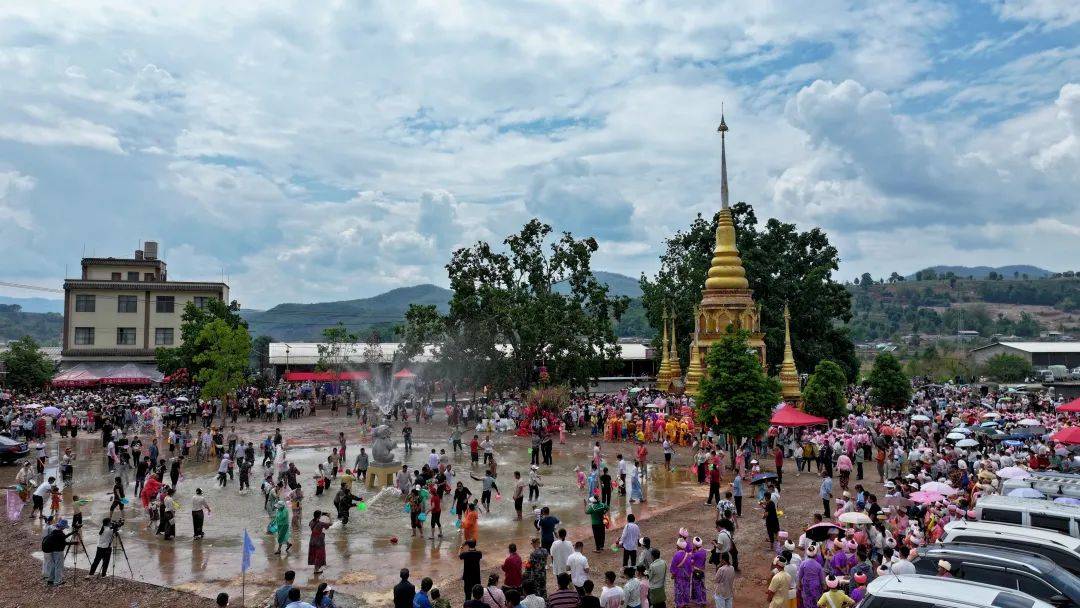 2024年景谷最后一站泼水节在民乐镇举行