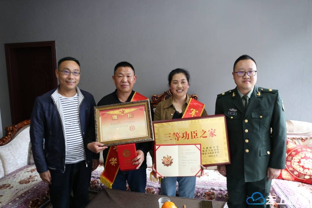 建始花坪:立功喜报送上门 拥军优属暖人心