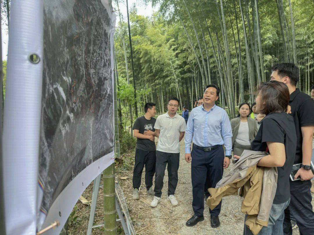5月21日,市体育局局长刘志峰,副局长陆慧琦一行赴溧阳市调研体育公园