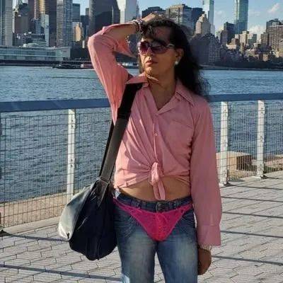 为什么穿低腰裤的女生,腰上总有两根带子?