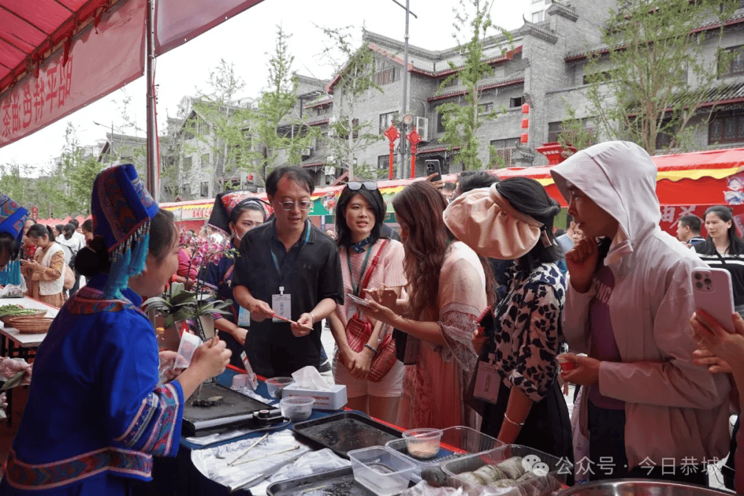澳门嘉宾张美然:"今天非常荣幸有机会参加到三庙两馆的文庙和武庙,给