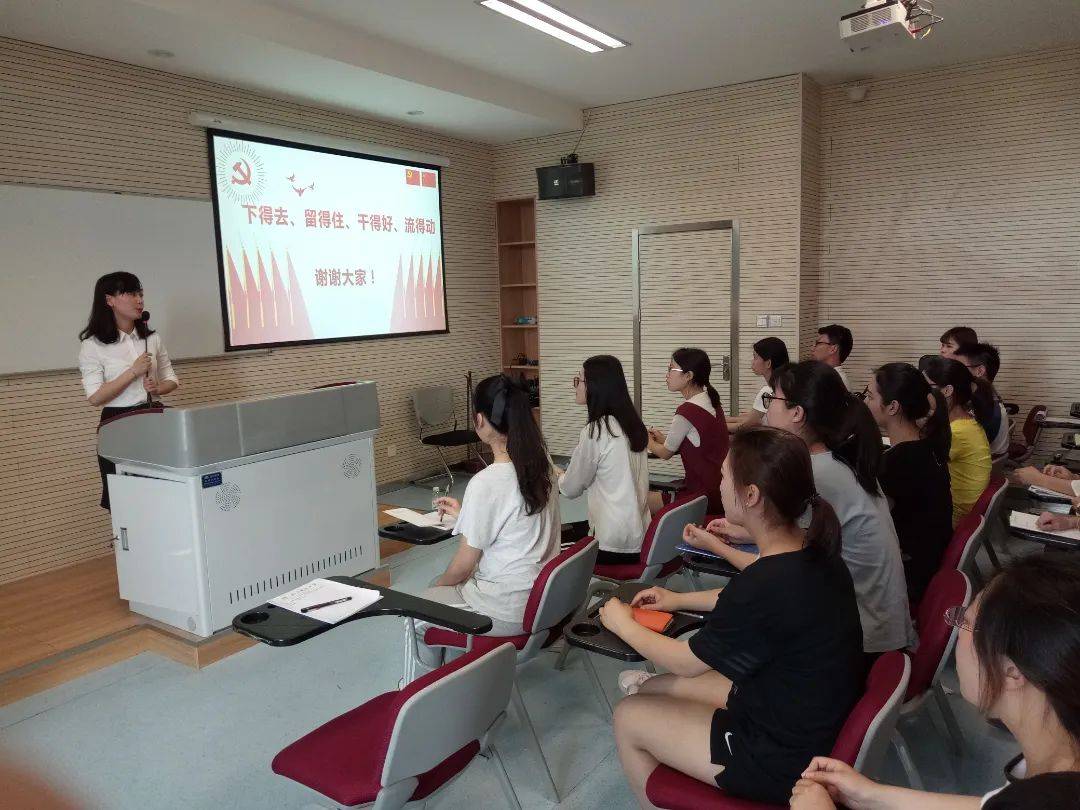 温暖学生的"丽丽老师",她是"最美辅导员"!