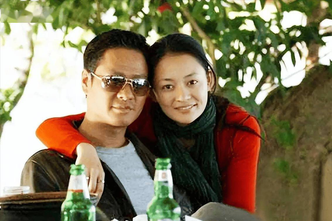 演员连奕名:成名后与妻子离婚,二婚娶杨若兮,前妻红了他落寞了